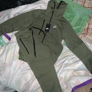 Nike TRACKSUIT
